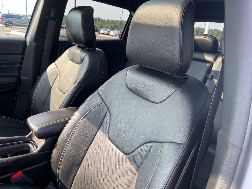 Used 2022 White Jeep High Altitude image 12