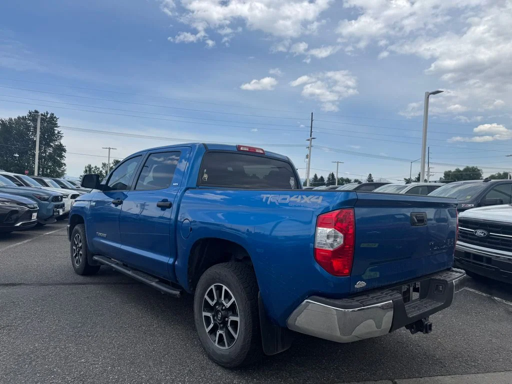 Used 2018 Blue Toyota SR5 image 2