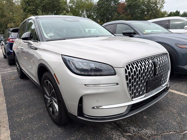 Used 2023 White Lincoln Standard image 1