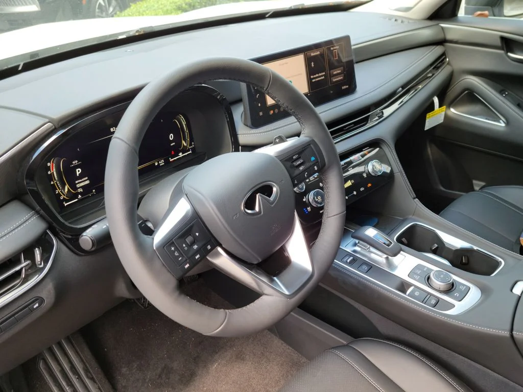 New 2027 RADIANT WHITE INFINITI Luxe FWD image 15