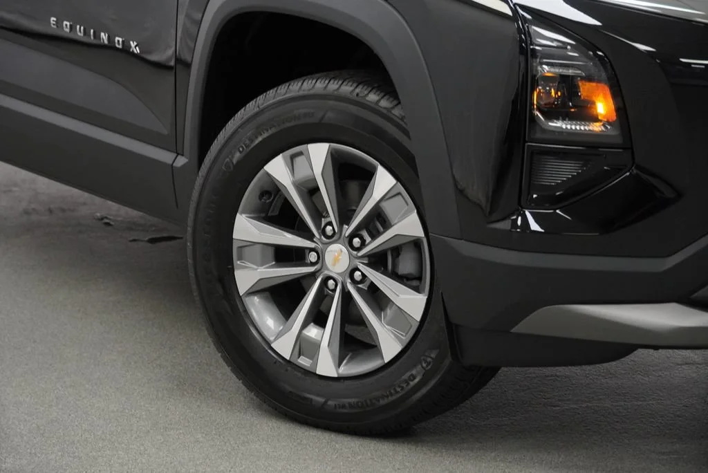 2027 Chevrolet Equinox LT - Photo 10