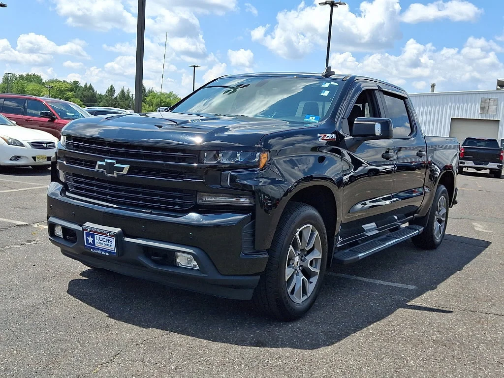 Used 2020 BLACK Chevrolet RST image 5