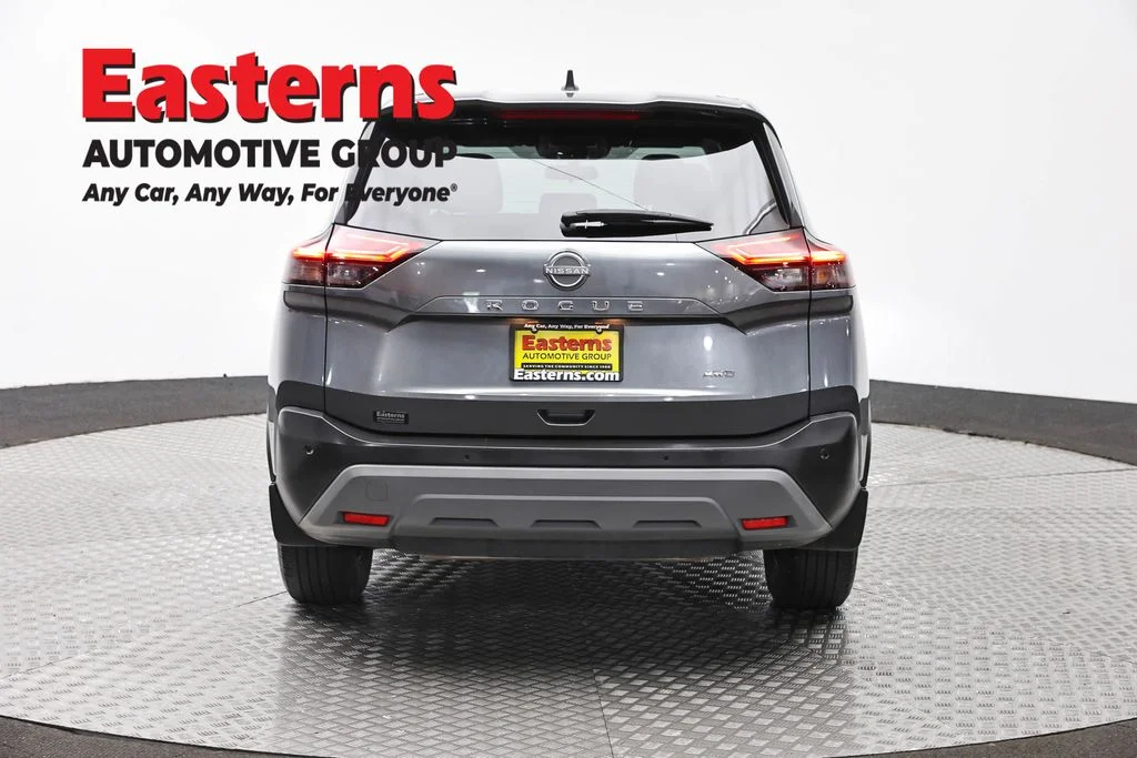 Used 2023 Gray Nissan S image 6
