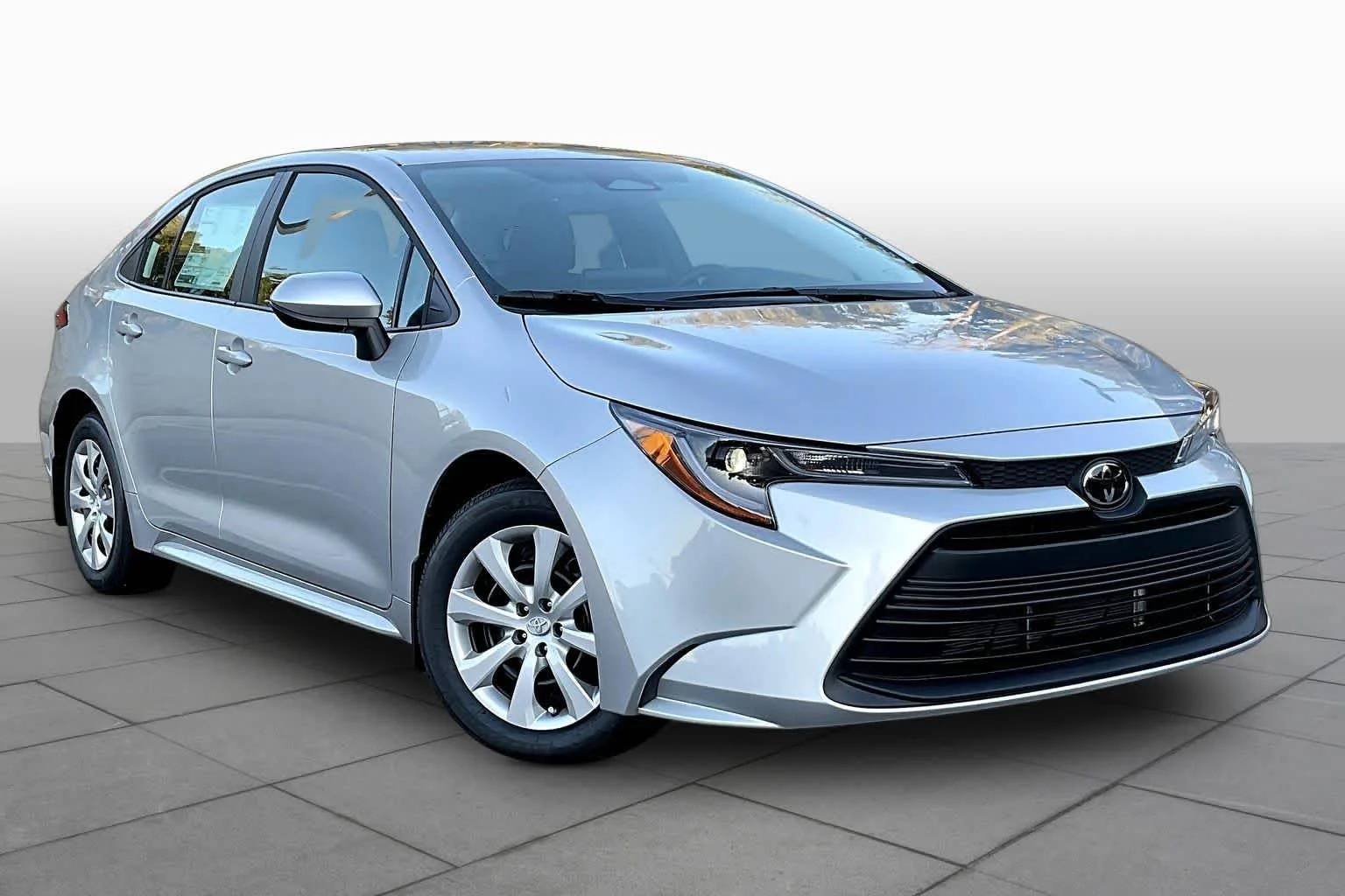 New 2027 Classic Silver Metallic Toyota LE image 2