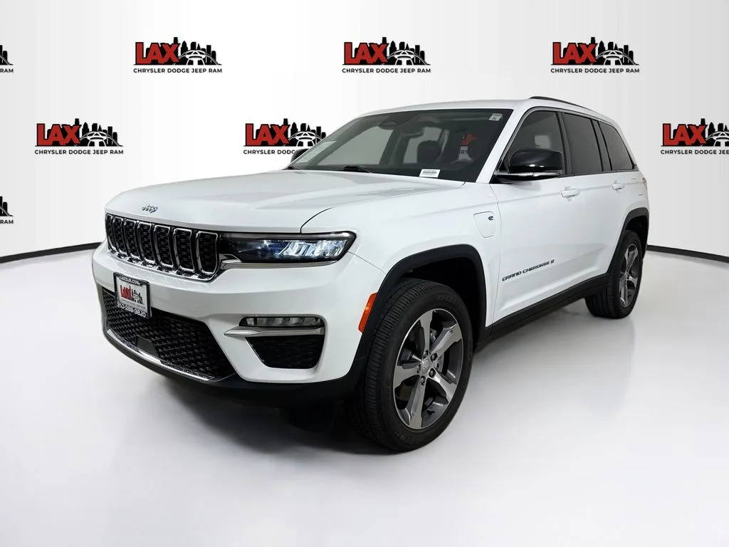 Used 2022 White Jeep 4xe image 3