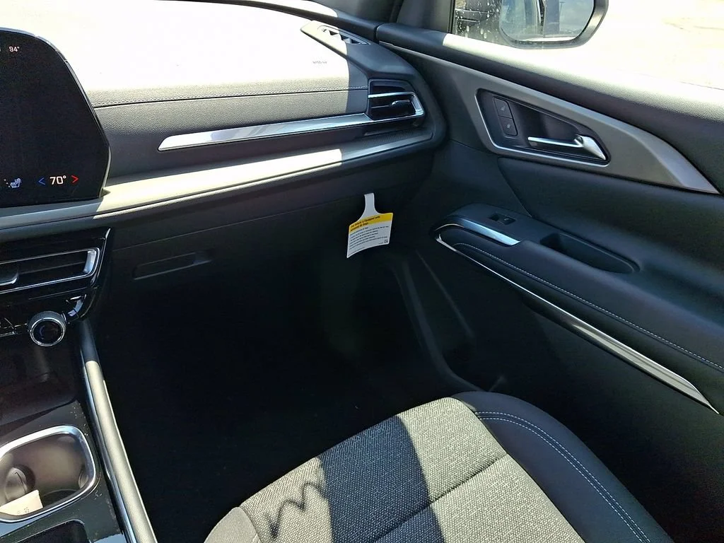 New 2027 Summit White Chevrolet LT image 12