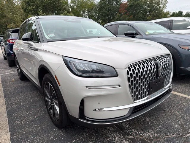 Used 2023 White Lincoln Standard image 1