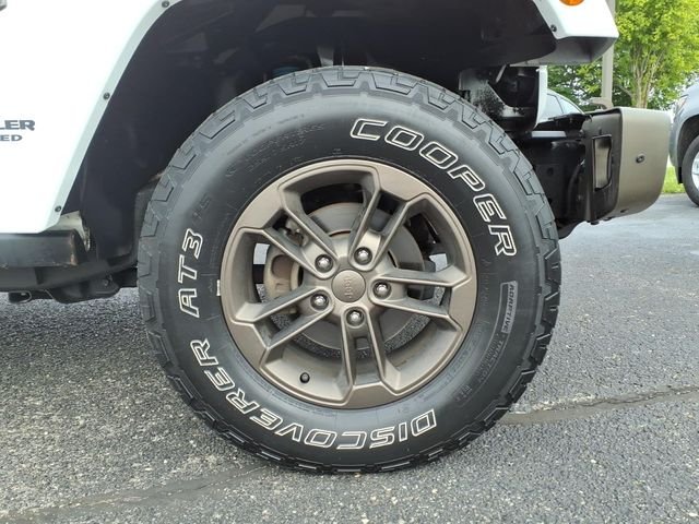 Used 2017 White Jeep Unlimited Sahara image 9