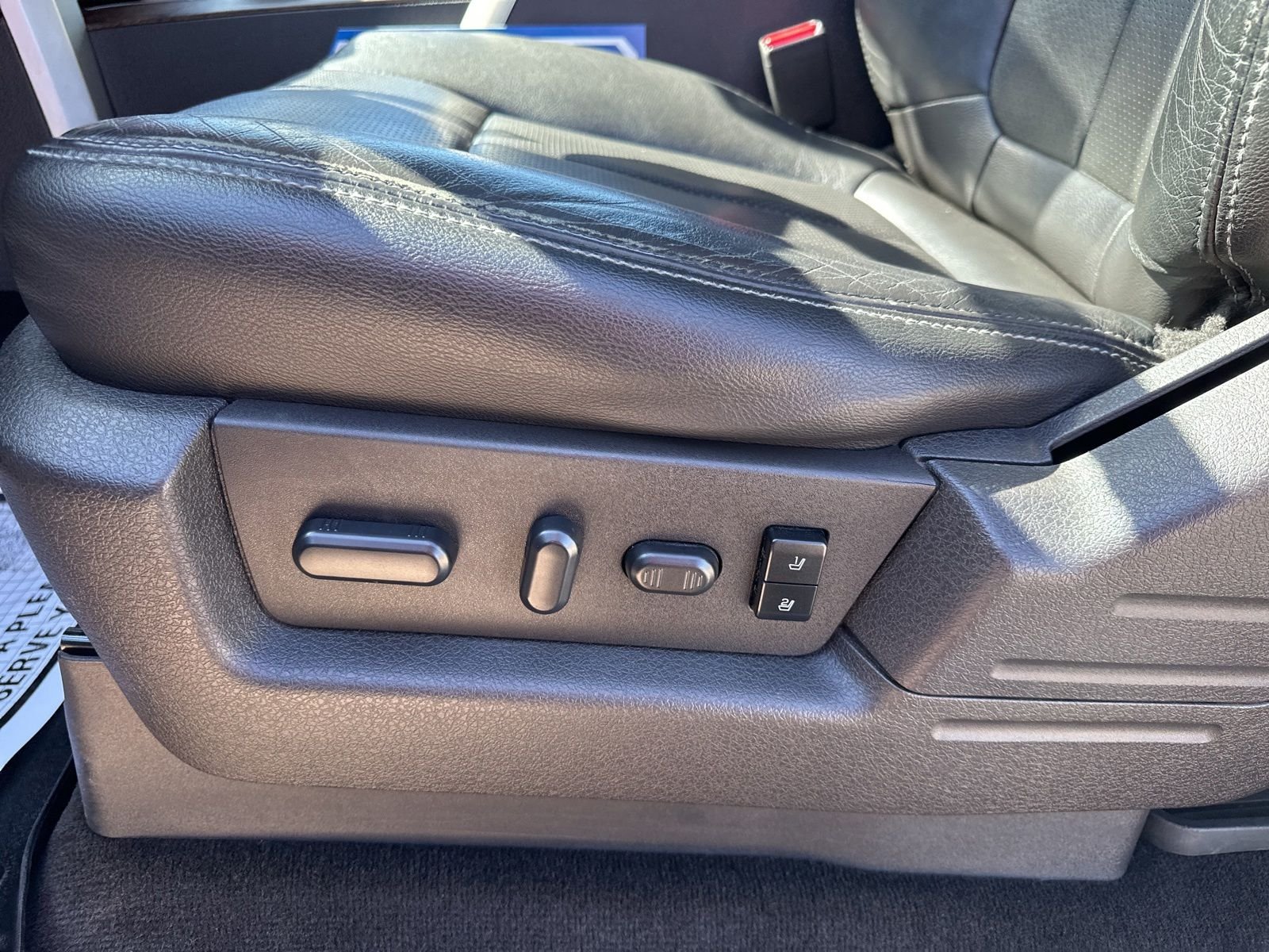 Used 2014 White Ford Lariat image 17
