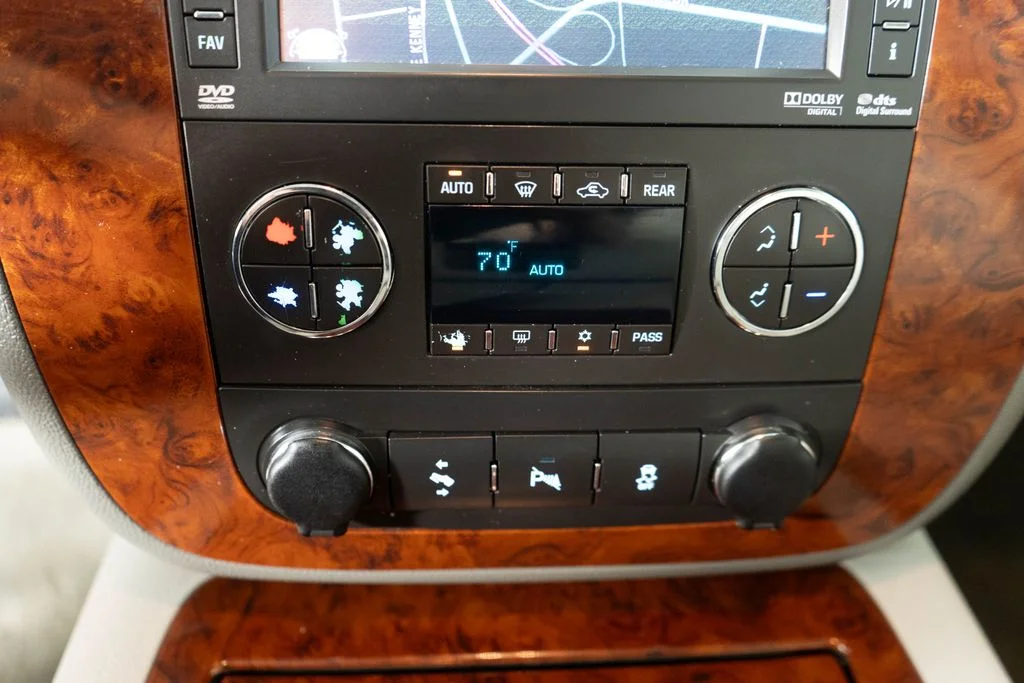 Used 2013 White Chevrolet LTZ image 19