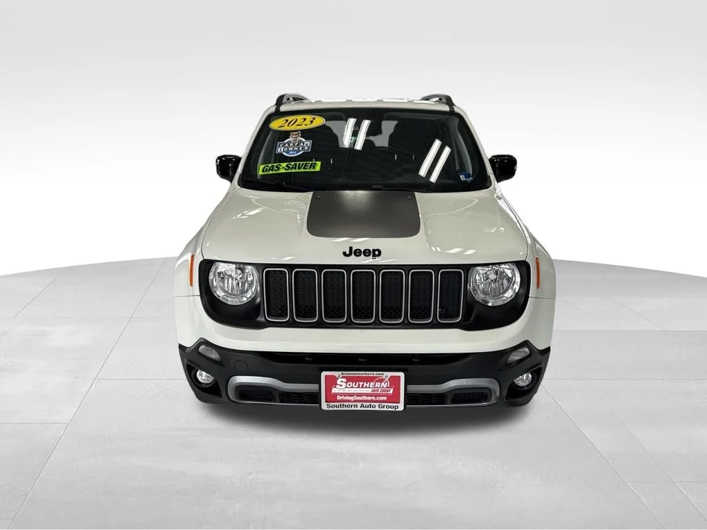 Used 2023 White Jeep Latitude image 9
