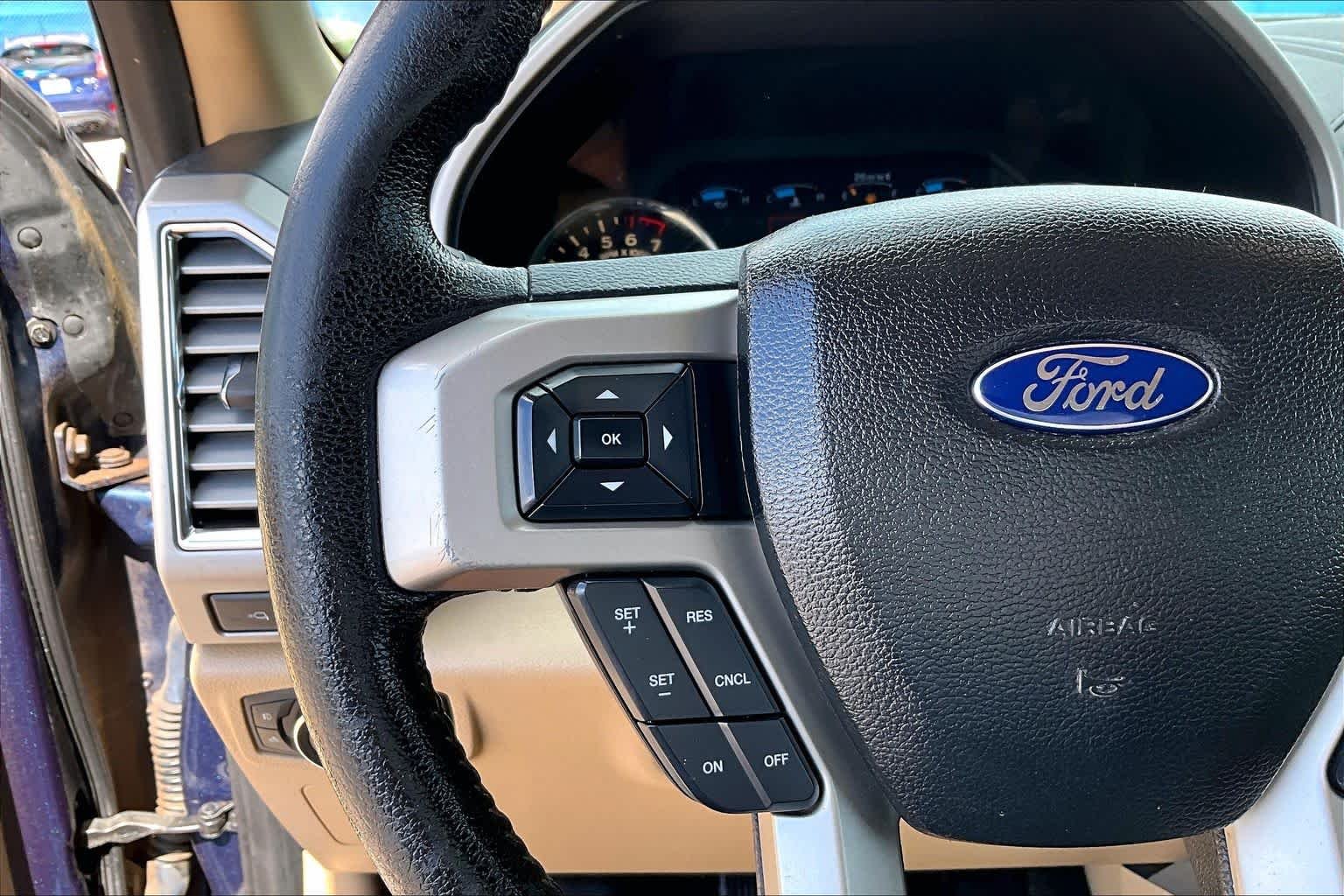 Used 2015 Blue Jeans Metallic/Caribou Metallic Ford Lariat image 23