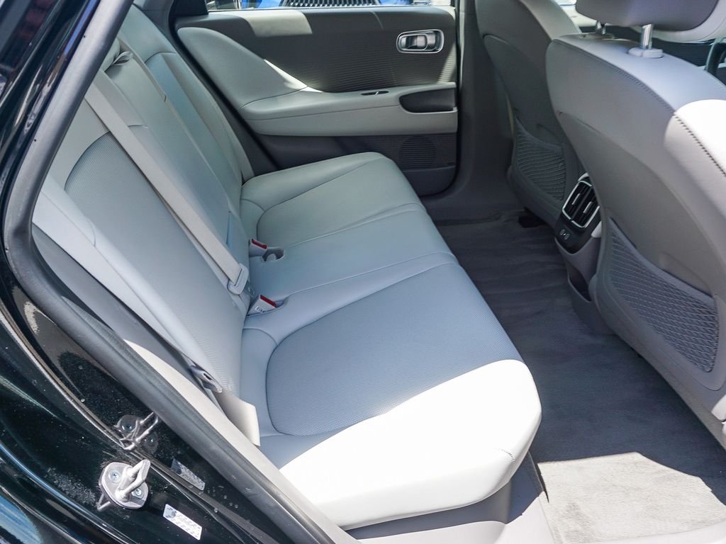 Used 2023 Black Hyundai SEL image 14