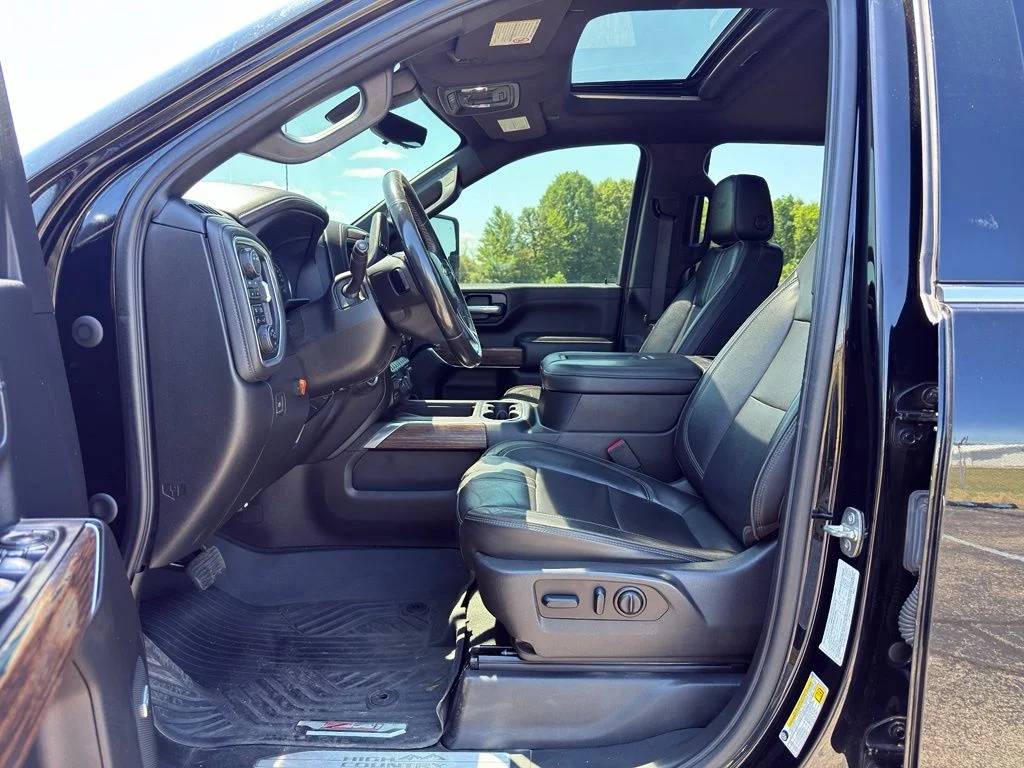 Used 2022 Black Chevrolet High Country image 2