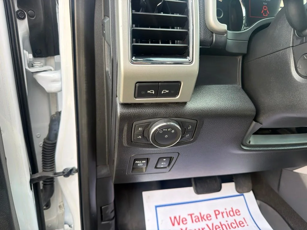 Used 2020 White Ford Lariat image 26