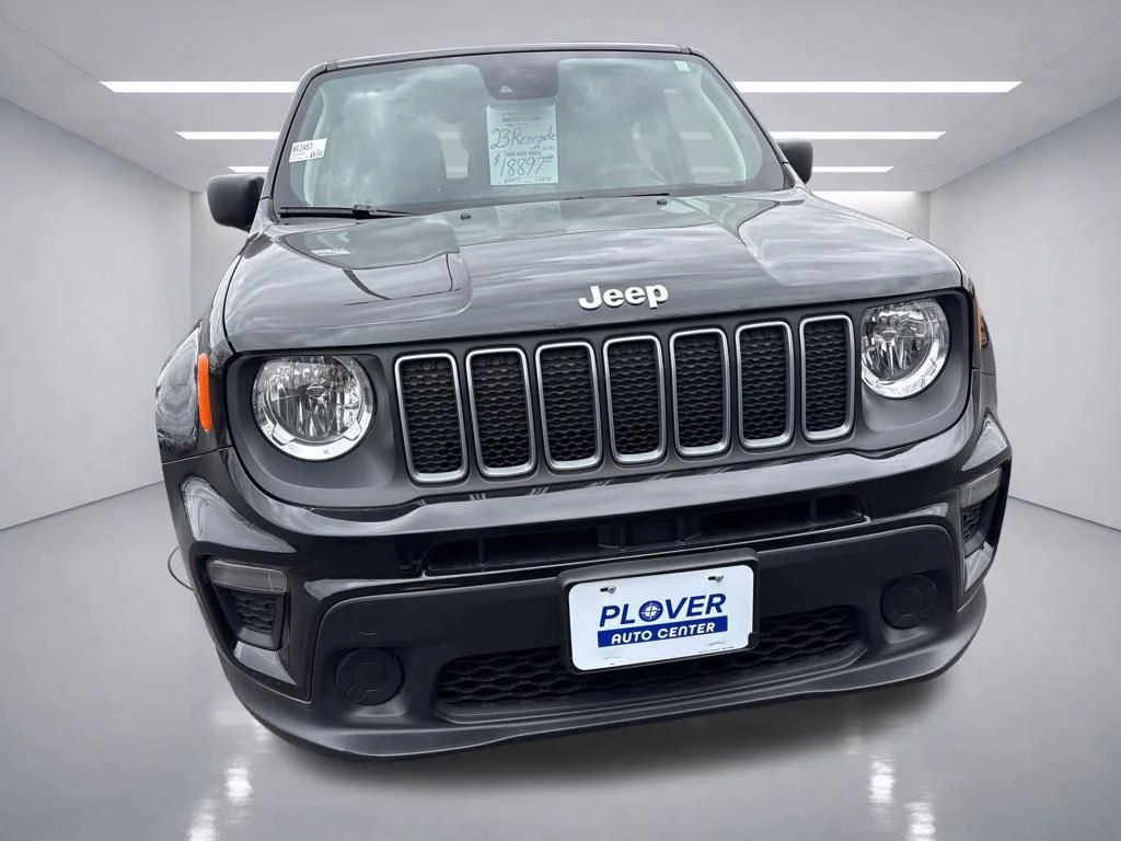 Used 2023 Black Clearcoat Jeep Latitude image 9