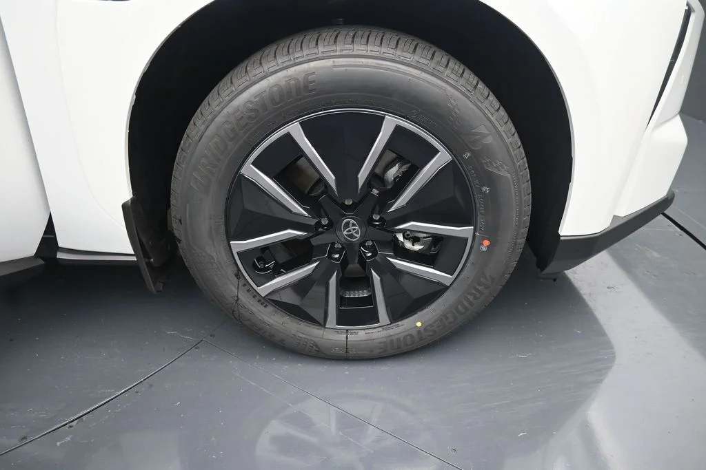 New 2026 Wind Chill Pearl <sup>1</sup> Toyota  XLE image 10