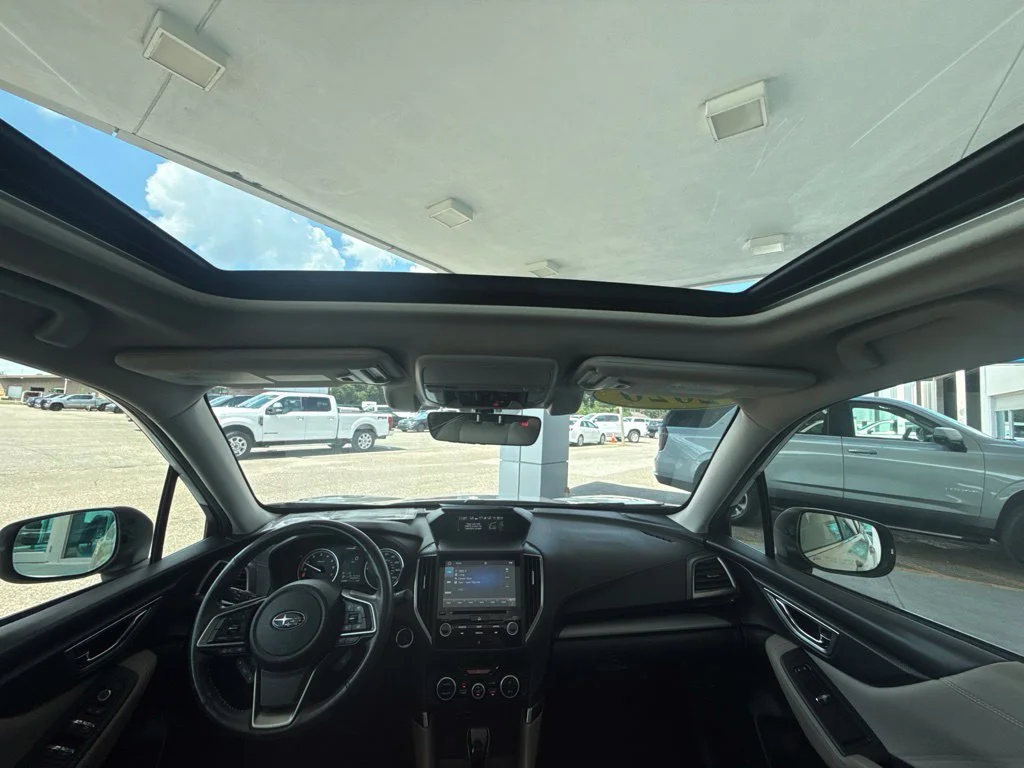 Used 2020 Crystal White Pearl Subaru Limited image 17