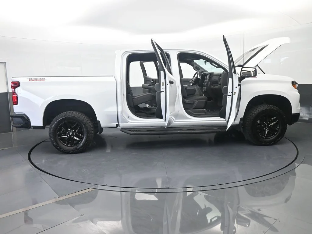 Used 2024 Summit White Chevrolet Custom Trail Boss image 76