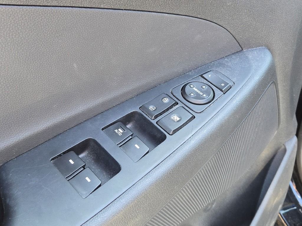 Used 2017 Black Hyundai SE Plus image 20