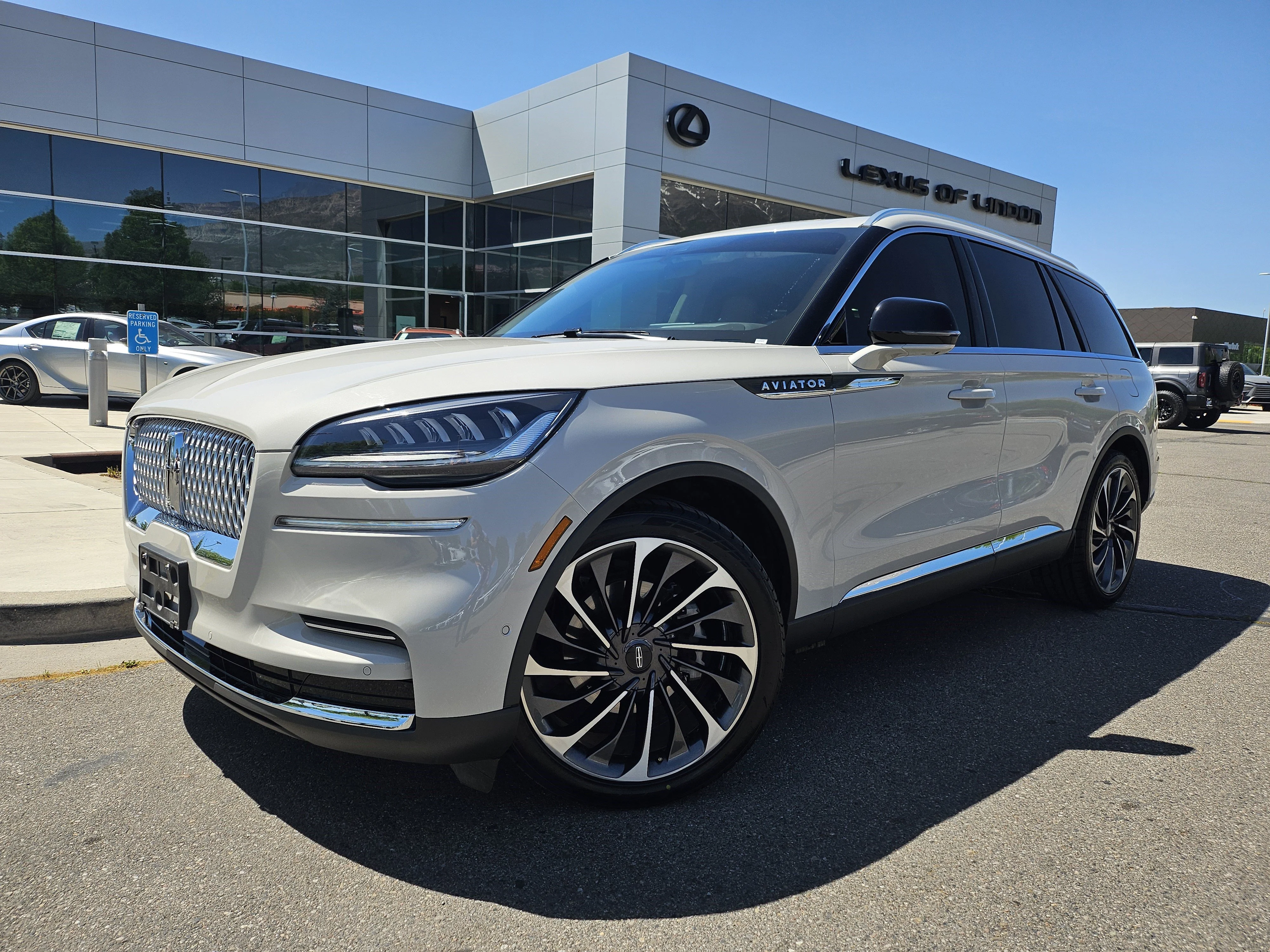 2023 Lincoln Aviator Reserve AWD's photo