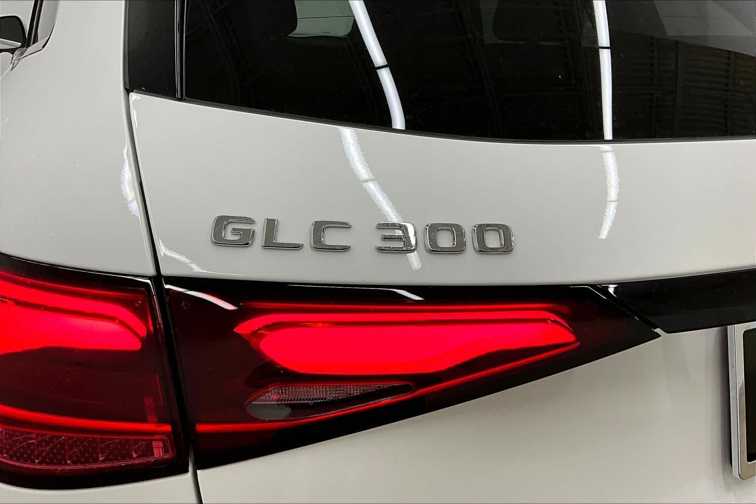 New 2026 Polar White Mercedes-Benz GLC 300 image 15