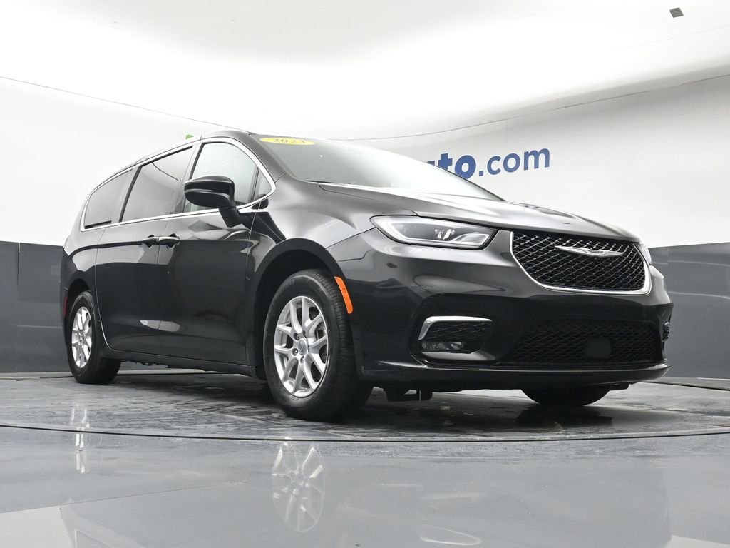 Used 2023 Black Chrysler Touring L image 28