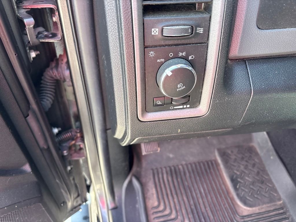 Certified Used 2018 Gray Ram Express image 23