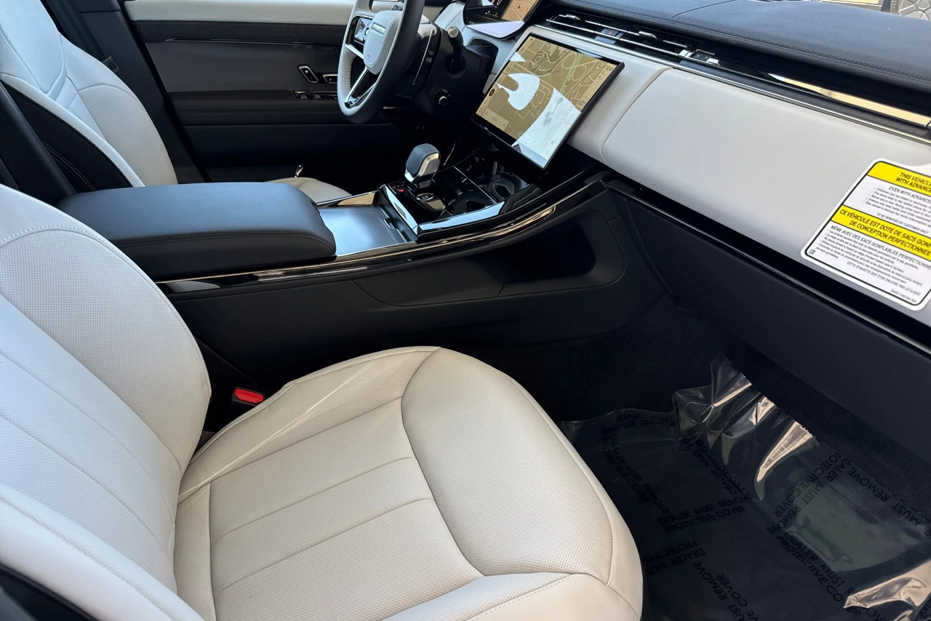 New 2026 Charente Grey Land Rover Dynamic SE image 18