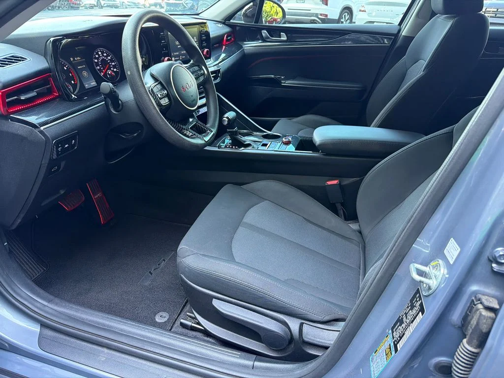 Used 2023 Silver Kia LXS image 9