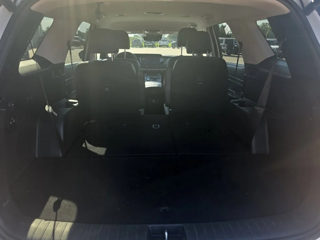 Used 2025 White Hyundai SEL image 22