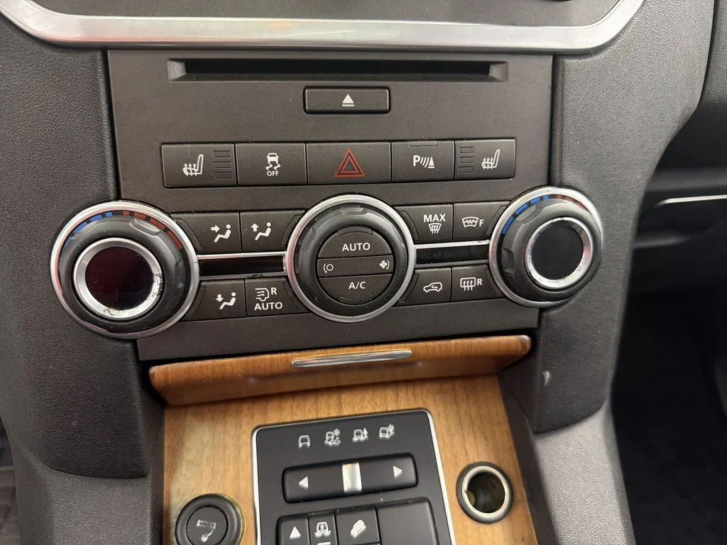 Used 2015 Black Land Rover Base image 22