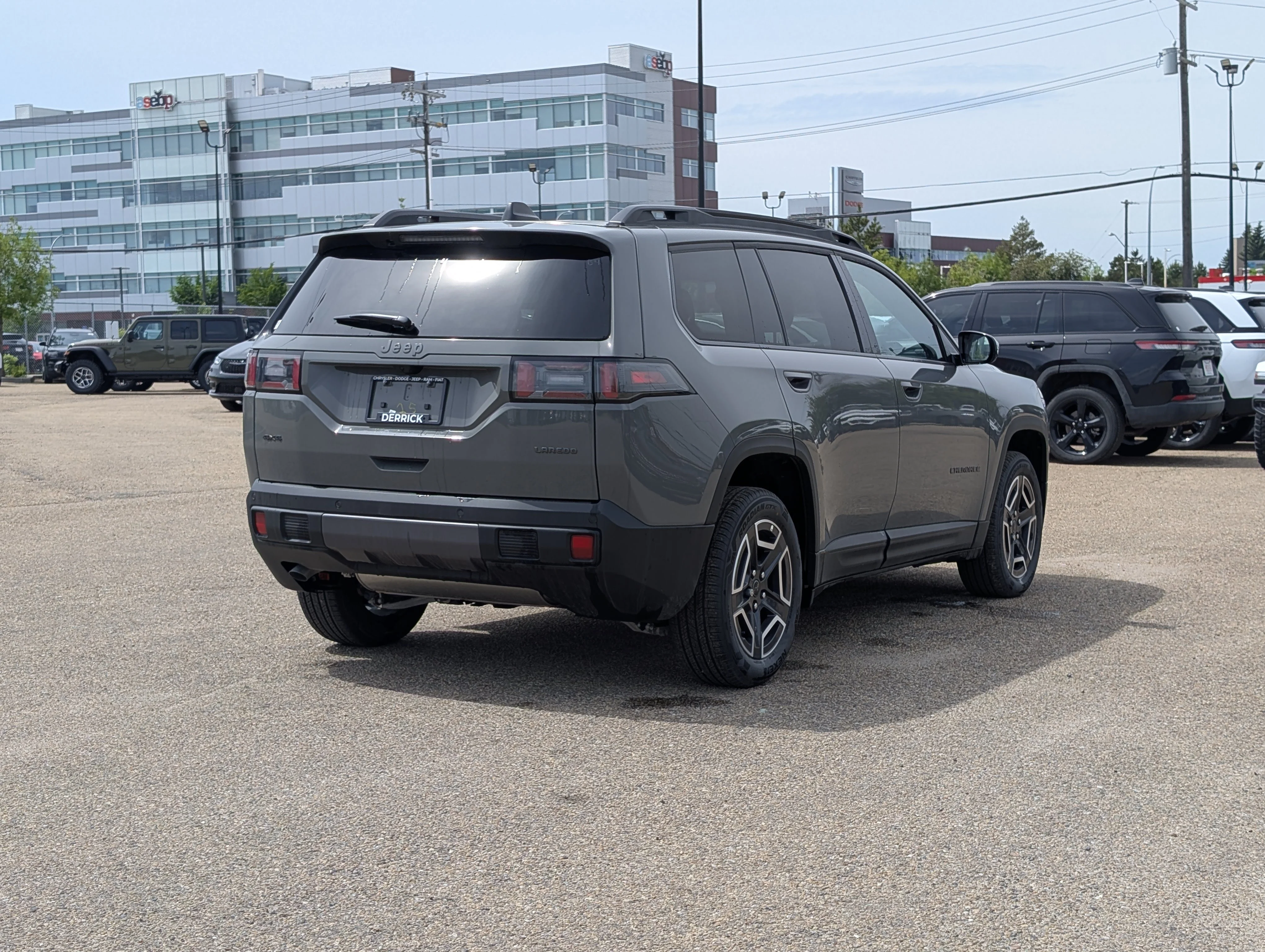 New 2026 Sting-Grey Jeep Laredo image 7