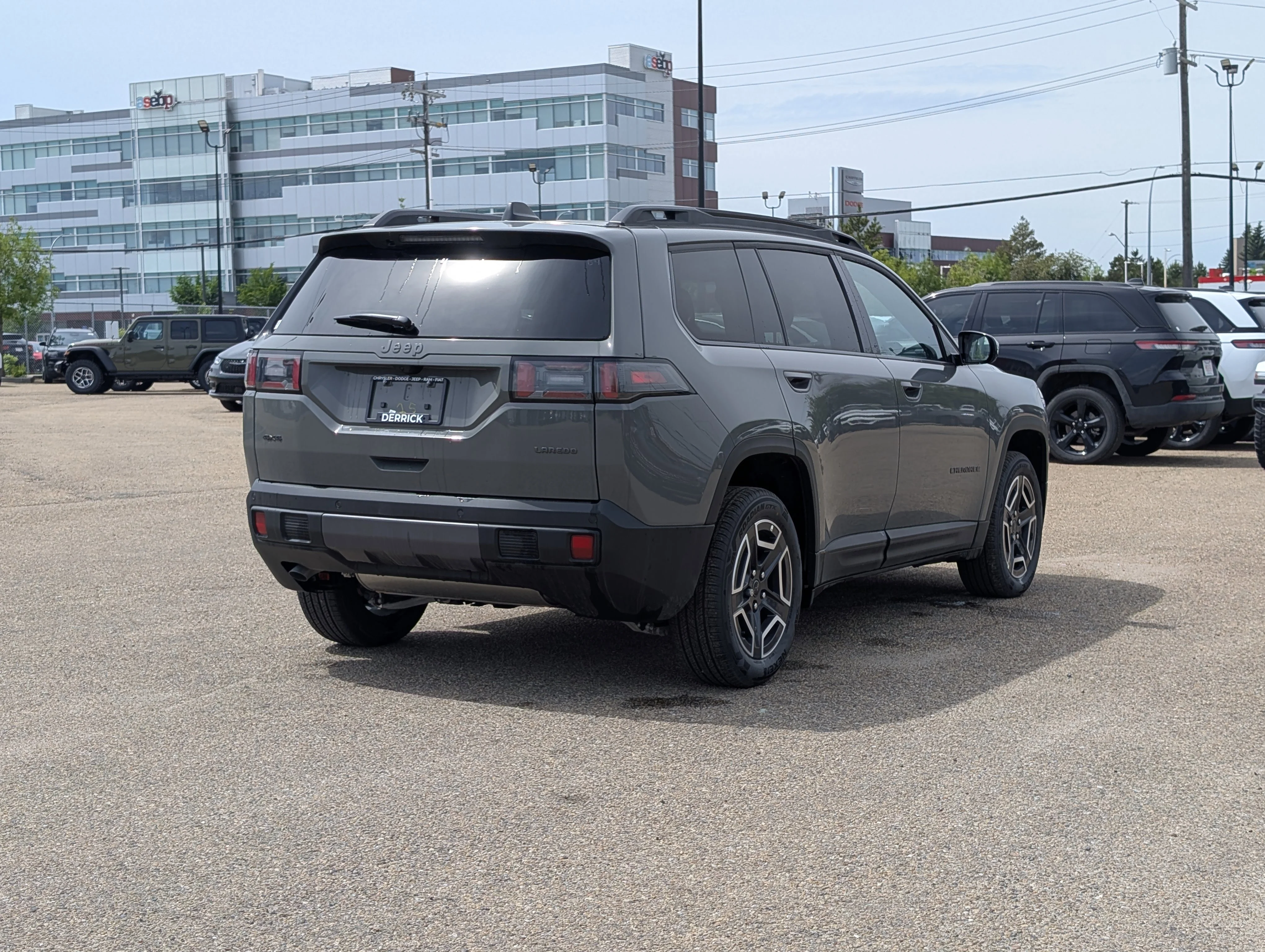 New 2026 Sting-Grey Jeep Laredo image 7