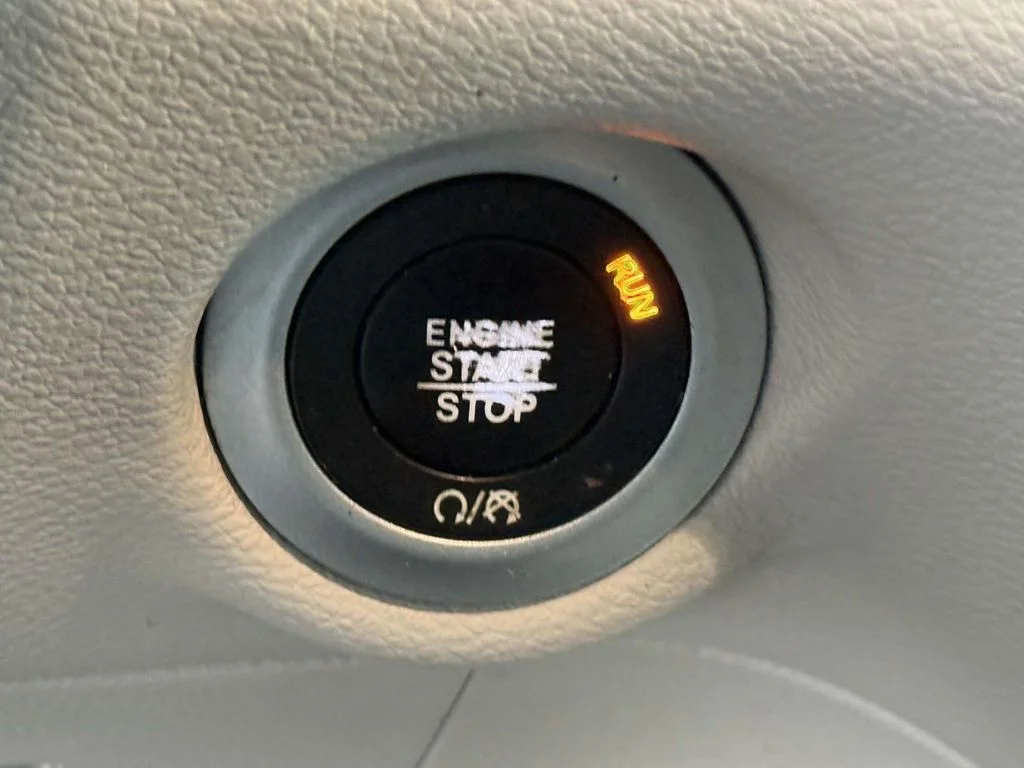 Used 2017 Red Chrysler Touring L image 26