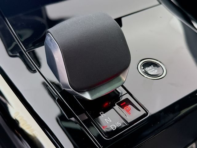 New 2026 Fuji White Land Rover Dynamic SE image 19