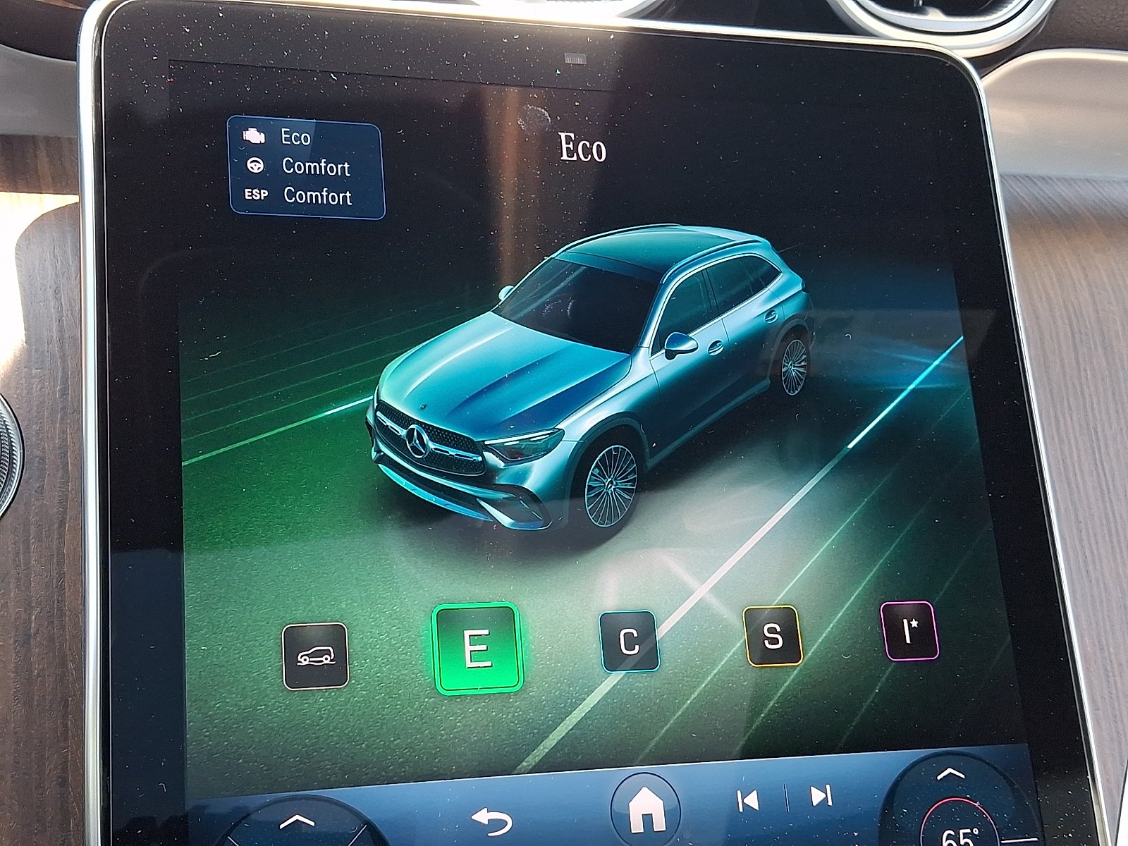 New 2026 Polar White Mercedes-Benz GLC 300 image 19