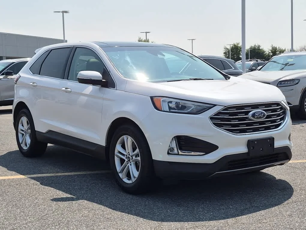 Used 2019 White Platinum Metallic Tri-Coat Ford SEL image 2