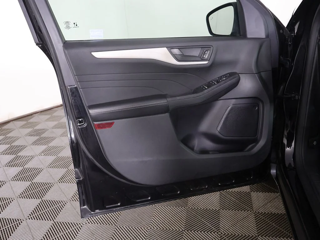 Used 2022 Black Ford SE image 20