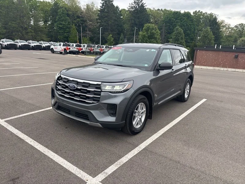 Used 2025 Gray Ford Active image 7