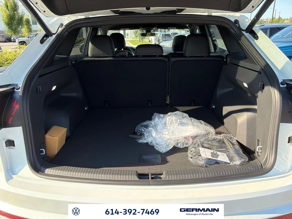 New 2026  Volkswagen 2.0T SEL R-Line Black image 10