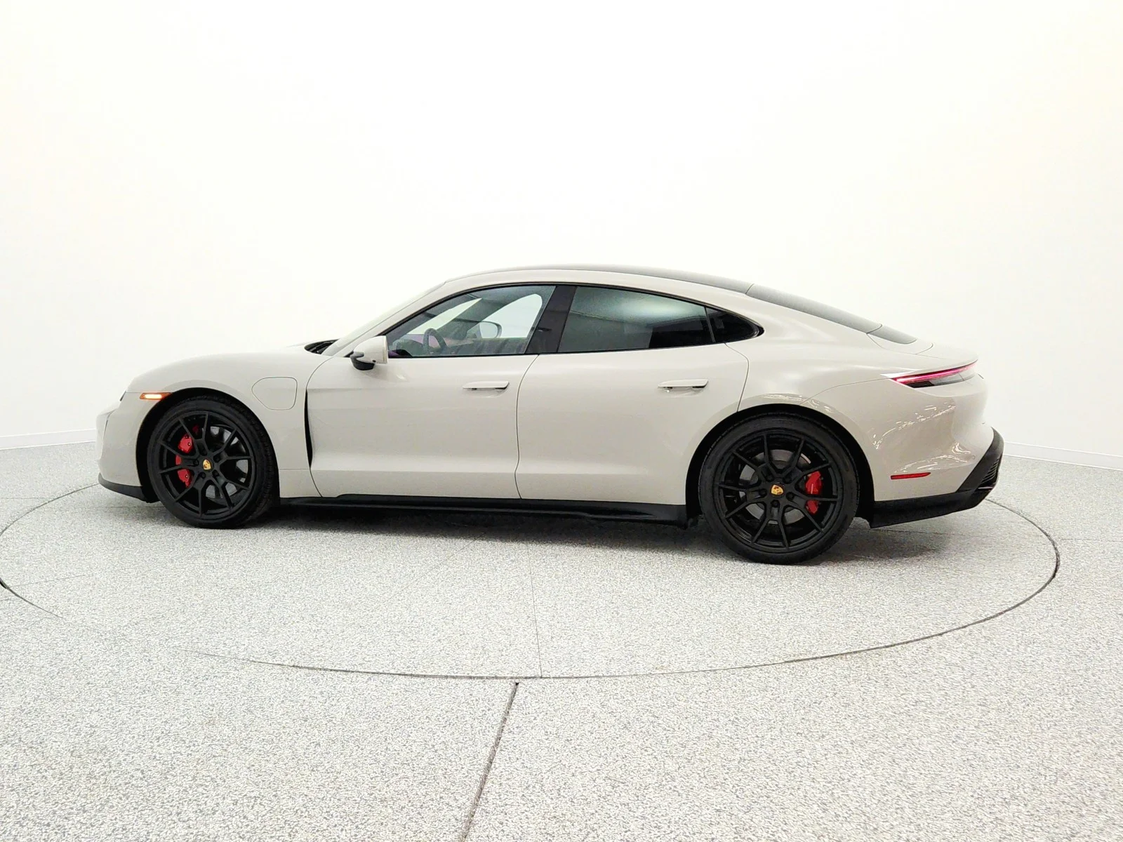 Used 2024 Chalk Porsche GTS AWD image 8