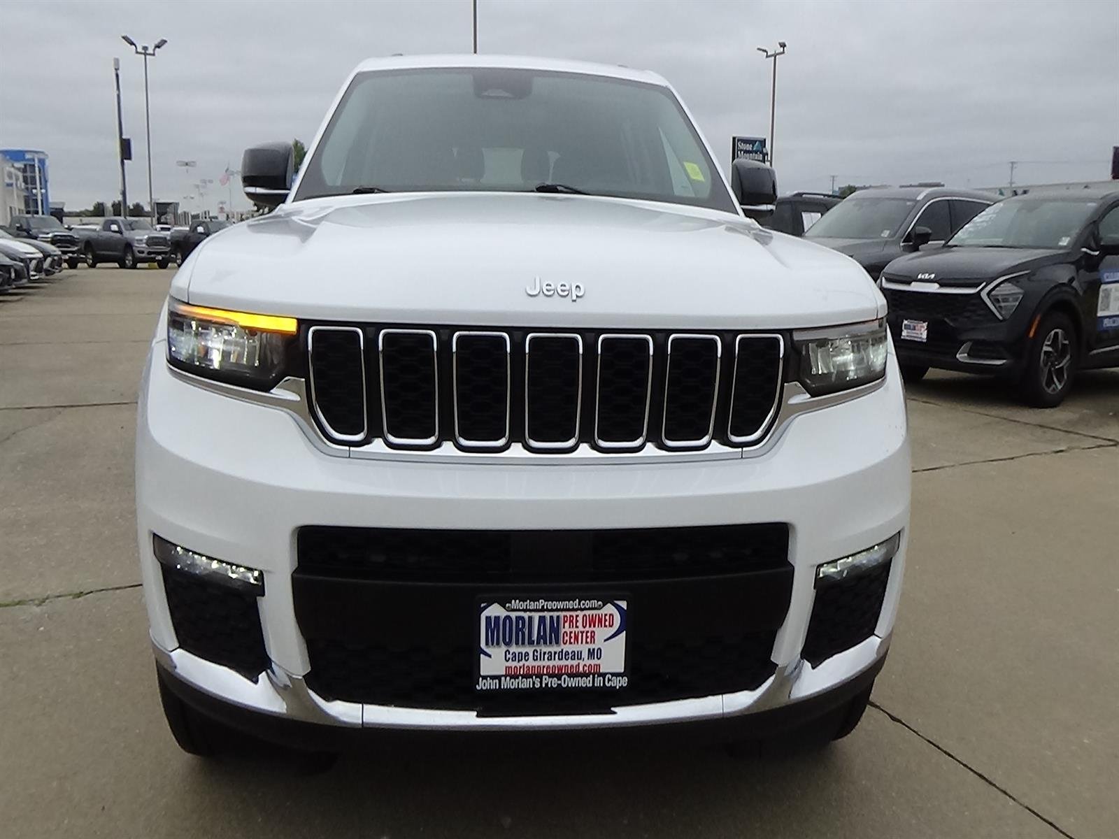 Used 2023 Bright White Clear Coat (pw7) Jeep Limited image 3