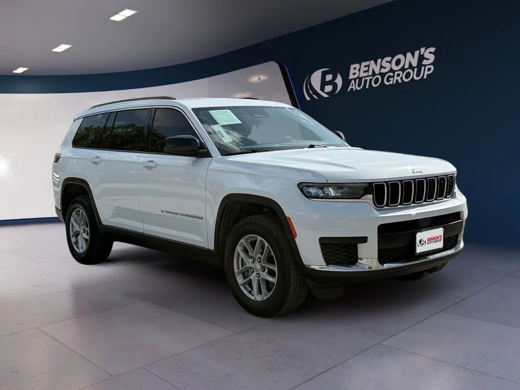 Used 2024 White Jeep Laredo image 7