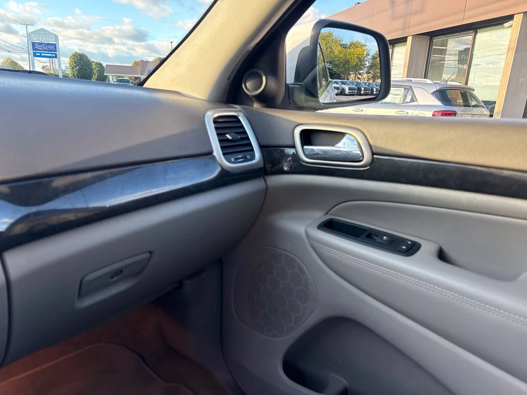 Used 2013 White Jeep Laredo image 29