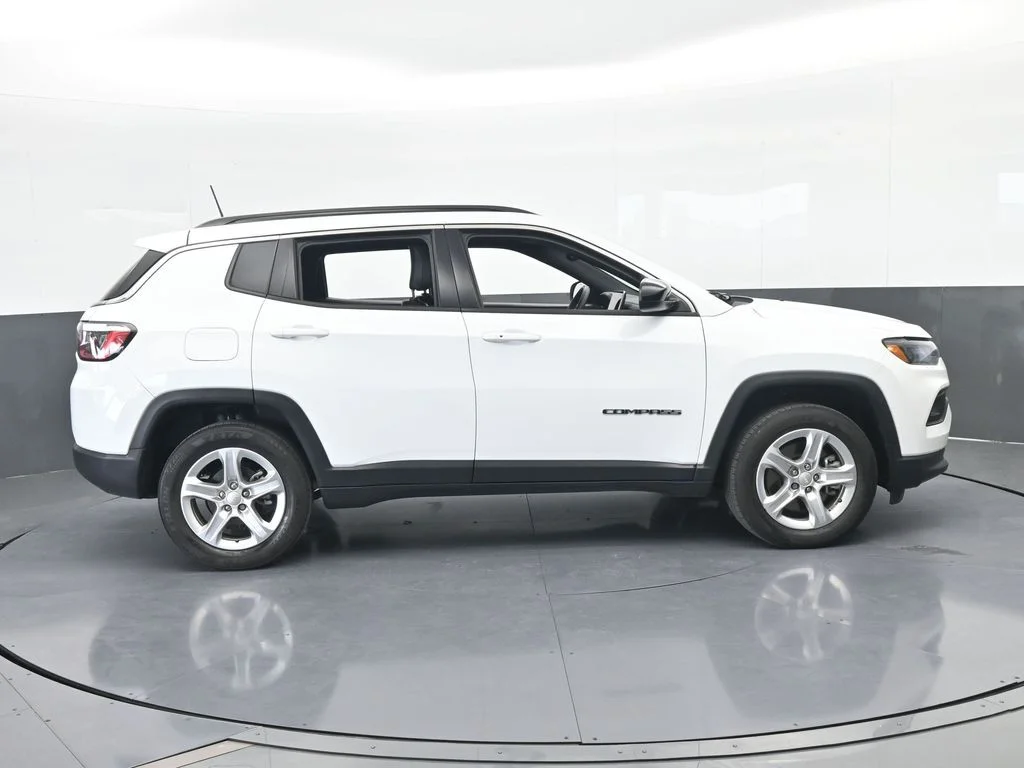 Used 2023 Bright White Clearcoat Jeep Latitude image 6
