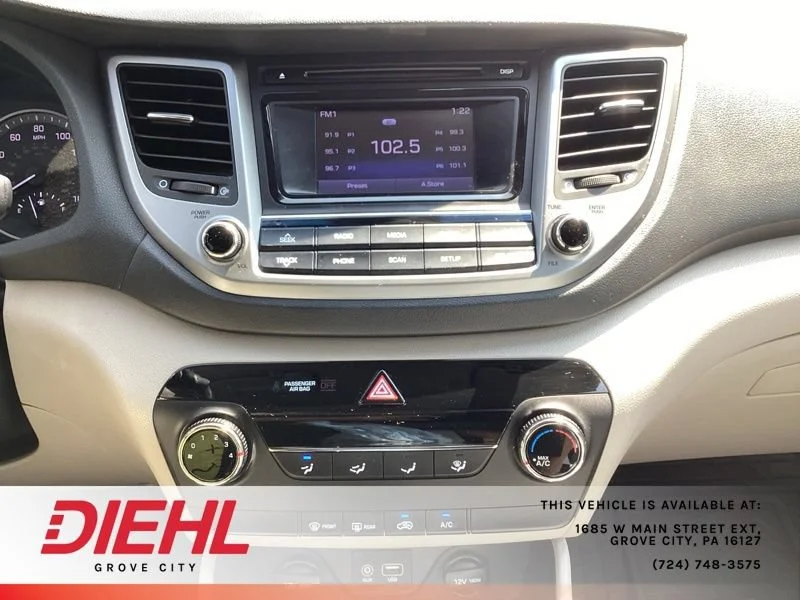 Used 2018 Black Hyundai SE image 17