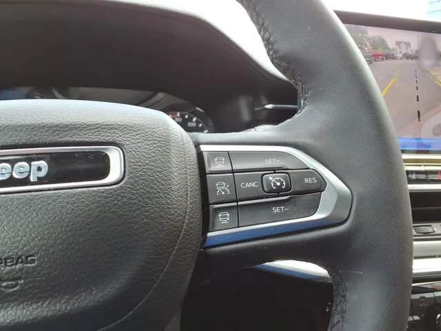 Used 2024  Jeep Limited image 24