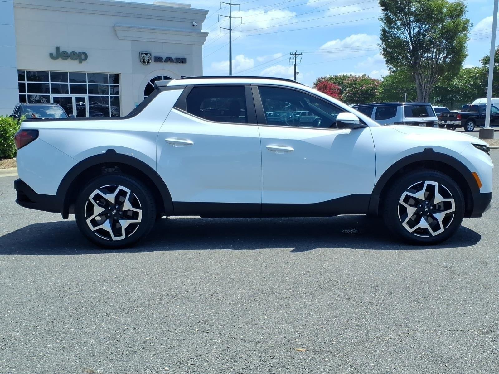 Used 2022 Ice White Hyundai Limited image 11