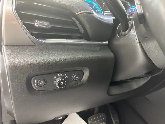 Used 2018 SUMMIT WHITE Chevrolet LT Cloth image 19